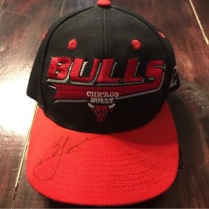 Bob Love Chicago Bulls Autographed SnapBack Hat